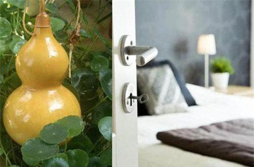 Vợ đặt thứ này trong phòng ngủ, chồng nghe lời răm rắp, yêu chiều hết mực