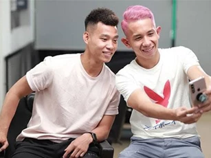 Cầu thủ Việt Nam đổi kiểu tóc mới cực “chất” trước trận đấu với Thái Lan