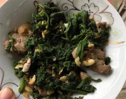 Về nhà nội ở cữ sau sinh, con dâu chết lặng trước mâm cơm mẹ chồng nấu