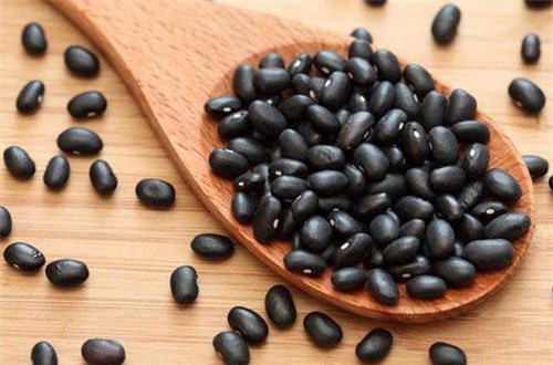 Bỏ thứ này vào nấu cùng 1 nắm đậu đen, ai cũng bất ngờ khi thấy kết quả