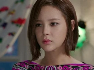 Tình cờ nghe được cuộc gọi của chồng trong đêm tân hôn, tôi chết sững khi biết tại sao anh lại yêu nhanh cưới vội đến vậy
