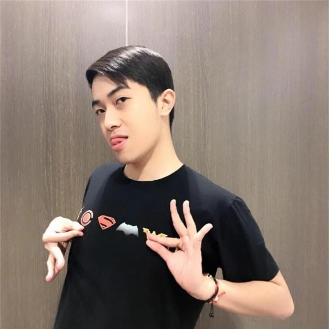 YouTuber và Streamer giàu cỡ nào? Toàn rich kid và đại gia ngầm đi xế khủng, mua nhà tiền tỷ khi còn rất trẻ - Ảnh 6.