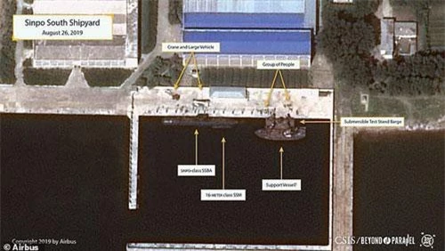Dựa vào các hình ảnh vệ tinh các chuyên gia cho rằng Triều Tiên đang xây tàu ngầm có thể phóng tên lửa hạt nhân (Ảnh: Airbus/CSIS)