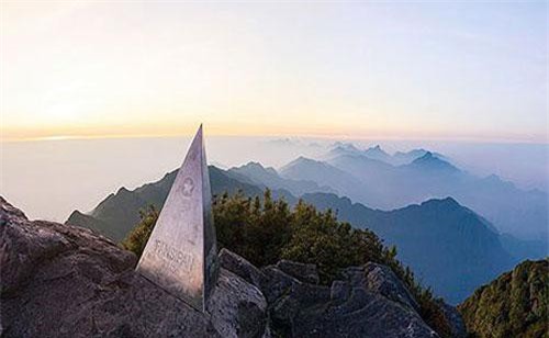 Bí mật về ngọn núi cao nhất Việt Nam