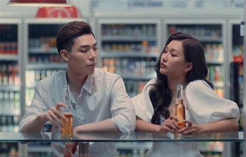 Nhan sắc xinh đẹp của hot girl 'khóa môi' Erik