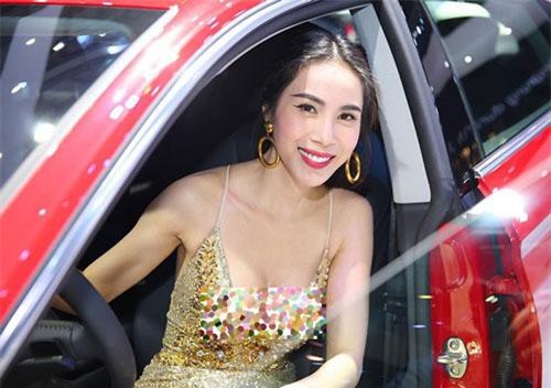 Giật mình thân hình gầy gò dù vòng một đẫy đà của Thủy Tiên