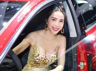 Giật mình thân hình gầy gò dù vòng một đẫy đà của Thủy Tiên