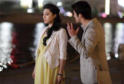 Gặp tình cũ đi khám thai liền lên tiếng mỉa mai "Lại xin con rơi hả?",cô y tá đứng bên bất ngờ nói một câu khiến anh tái mặt