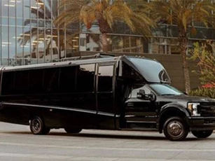 Xe bán tải dát vàng 24k giá 1 triệu đô