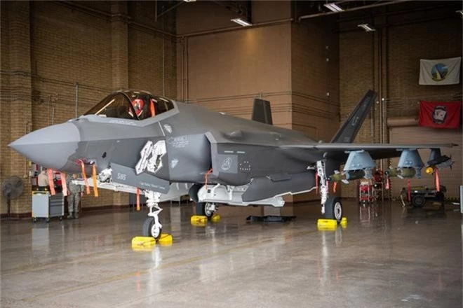 Hãy quên F-35 đi: Lợn lòi A-10 sẽ tiếp tục thống trị chiến trường với đôi cánh mới? - Ảnh 7.