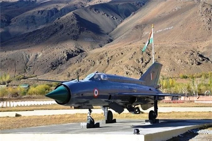 Khong quan An Do het kien nhan voi may bay MiG-21 gia coi-Hinh-5