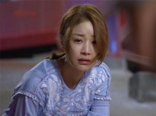 Nói dối chồng để đi du lịch cùng người tình, tôi ngã quỵ khi cửa phòng khách sạn bật mở lúc nửa đêm