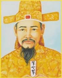 5. Vị vua này có tên húy là gì? Lê Hiển Tông (1717-1786), là vị vua áp chót của nhà Hậu Lê. Ông có tên húy Lê Duy Diêu, là con trưởng của vua Lê Thần Tông. Năm 1740, ông được chúa Trịnh Doanh đưa lên làm vua, thọ 69 tuổi, ở ngôi tổng cộng 46 năm, trở thành vị vua có tuổi thọ và thời gian trị vì lâu nhất trong thời Hậu Lê.