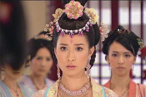 Phận đời bi thảm của nàng công chúa bị cha chém không chết