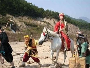 Vì sao Tôn Ngộ Không đã ép chết người này nhưng Đường Tăng không tức giận niệm chú, Bồ Tát cũng không quan tâm?