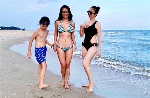 "Bỏng mắt" vì body săn chắc của Hồng Nhung ở tuổi U50, lộ vòng eo đẹp hơn Ngọc Trinh