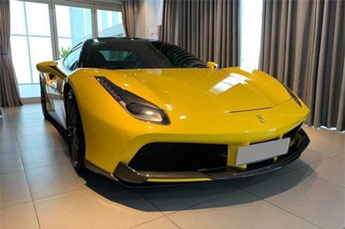 Đại gia Hà Nội chi trăm triệu độ siêu xe Ferrari 488 GTB