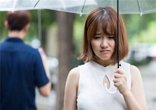 Thấy người yêu cũ chiều vợ, tôi hối hận vì "tham vàng bỏ ngãi"