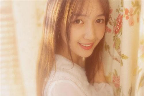 Chiêm ngưỡng nhan sắc trong trẻo của cô gái được "người yêu" Lưu Diệc Phi nắm tay đưa về tận nhà