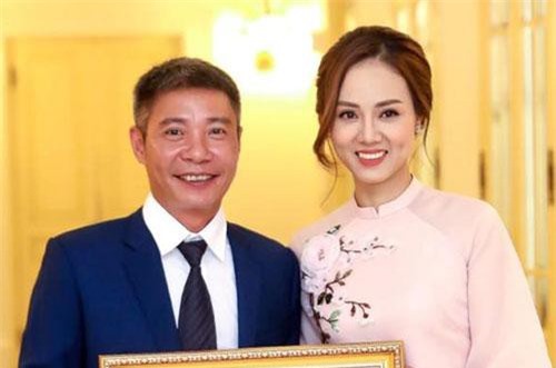 Công Lý chính thức được phong tặng danh hiệu NSND, bạn gái tự hào chia sẻ: "Chưa bao giờ tôi thấy anh lo lắng, mừng vui đến thế