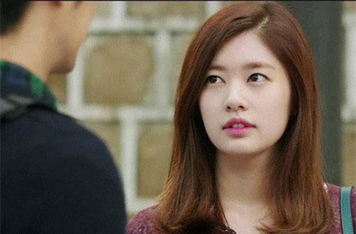 Chị gái về nhà bố mẹ đẻ qua đêm mà bị chồng đánh tím mặt, tôi tức giận đi hỏi tội rồi nhận được câu trả lời choáng váng