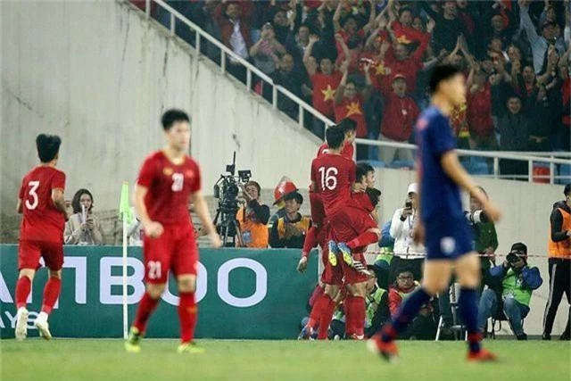 Bóng đá Thái đang thua toàn tập trước bóng đá Việt - Ảnh 2.