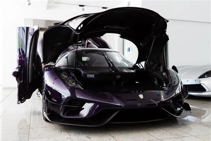 Siêu xe hàng hiếm Koenigsegg Regera 2019 với ngoại hình "full carbon" màu tím đang được rao bán tại một đại ở Đức.