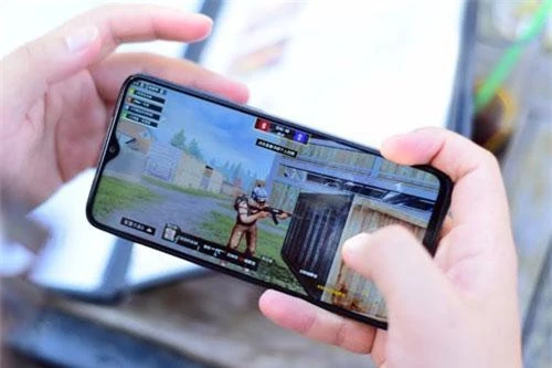 Redmi Note 8 Pro được trang bị màn hình ÍP kích thước 6,53 inch, độ phân giải Full HD Plus (2.340x1.080 pixel), mật độ điểm ảnh 395 ppi. Màn hình này được chia theo tỷ lệ 19,5:9, chiếm 91,4% diện tích mặt trước và đạt chứng nhận bảo vệ mắt từ TUV Rheinland.