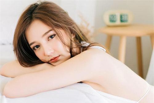 CLIP: Ngắm nhan sắc ‘vạn người mê’ của ‘hot girl nụ cười’