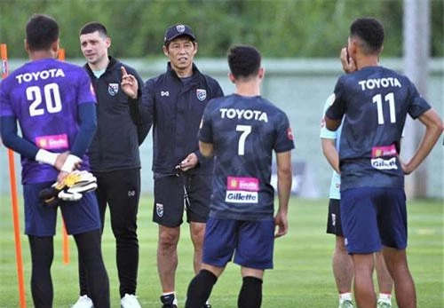 HLV Akira Nishino đang có những bước chuẩn bị kỹ lưỡng cho trận đấu với ĐT Việt Nam.