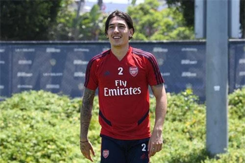 Hậu vệ phải: Hector Bellerin (Arsenal).