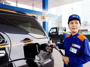 Xăng giảm giá lần thứ 3 liên tiếp