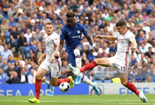 Công làm thủ phá, Chelsea "đánh rơi" 3 điểm trên sân nhà trước Sheffield