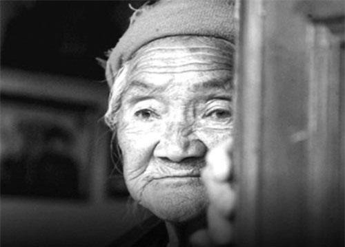 Vợ chồng con trai muốn ra ở riêng, mẹ viết tâm thư khiến ai đọc cũng nghẹn ngào