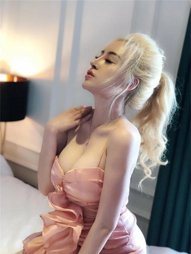 6 năm sau ngày nổi tiếng, bà Tưng giờ đây vẫn nóng bỏng không kém thời đôi mươi - Ảnh 3. 6 năm sau ngày nổi tiếng, bà Tưng giờ đây vẫn nóng bỏng không kém thời đôi mươi - Ảnh 3.