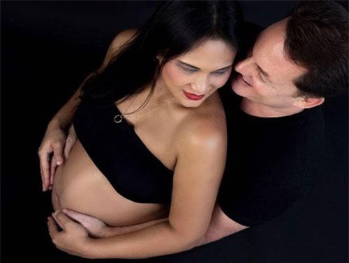 Vợ mới của chồng cũ diva Hồng Nhung lộ bụng bầu vượt mặt