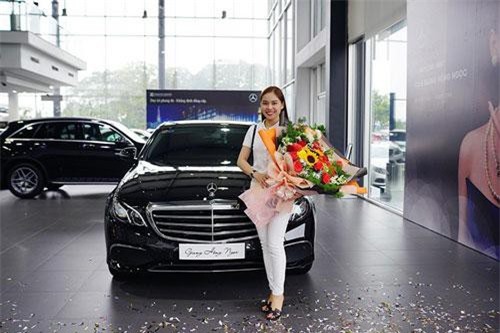 Giang Hồng Ngọc tậu xế sang Mercedes-Benz E-Class hơn 2 tỷ