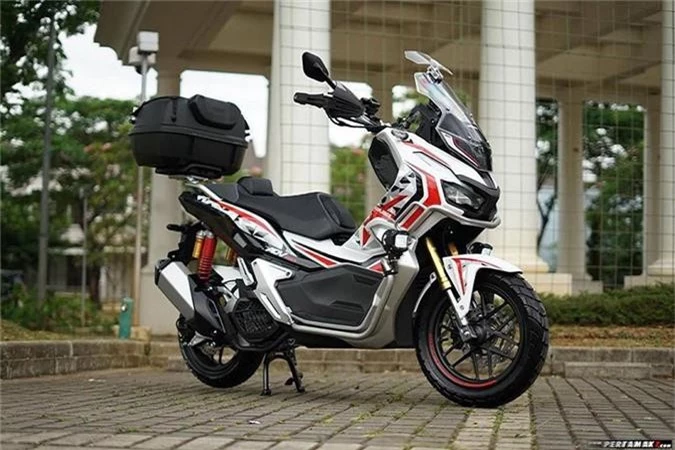 Xe ga Honda ADV 150 ra mắt vào tháng 7 tại Indonesia. Mẫu xe này nhanh chóng tạo thành cơn sốt thu hút các tín đồ đam mê địa hình bởi thừa hưởng DNA từ đàn anh Honda X-ADV 750.