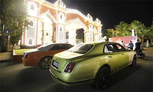 Bentley và Rolls-Royce Ghost hơn 65 tỷ của đại gia Dũng Lò Vôi.