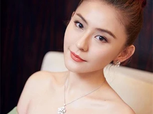 Mỹ nhân Tân Cương bị trầm cảm, nhiều lần tìm đến cái chết