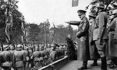 Đời tư của trùm phát xít Đức Adolf Hitler là một trong những chủ đề được quan tâm lớn. Hitler được biết đến là nhà độc tài phát xít khét tiếng, gây ra cái chết của hàng triệu người Do Thái trong Chiến tranh thế giới 2... Tuy nhiên, không phải ai cũng biết đến mối tình đầu của trùm phát xít Hitler lại là một cô gái Do Thái.