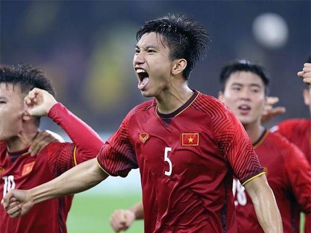 Văn Hậu sang Hà Lan thi đấu với giá gần 2 triệu USD