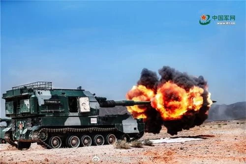 Pháo tự hành PLZ-05 trong tư thế hạ nòng bắn trực xạ. Ảnh: 81.cn. Pháo tự hành PLZ-05 trong tư thế hạ nòng bắn trực xạ. Ảnh: 81.cn.