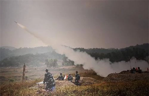 Theo một bức ảnh tại bảo tàng Phòng không – Không quân có chú thích “Bắn nghiệm thu tên lửa vác vai Igla do Tổng cục Công nghiệp Quốc phòng chế tạo năm 2015" – có thể khẳng định chắc chắn một điều, đến nay đã 4 năm trôi qua Việt Nam hoàn toàn làm chủ công nghệ sản xuất tên lửa vác vai Igla hiện đại do Nga thiết kế. Ảnh: Bảo tàng PK-KQ