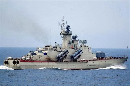 Khi nói về sức mạnh của chiến hạm cỡ nhỏ, nhiều người sẽ nghĩ ngay tới Molniya 1241.8 của Nga khi tàu được trang bị 16 tên lửa chống hạm Uran, 2 pháo bắn nhanh AK-630M và 1 pháo hạm AK-176M