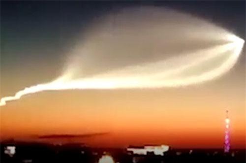 CLIP: Người ngoài hành tinh tới Trái đất để xem bóng đá?