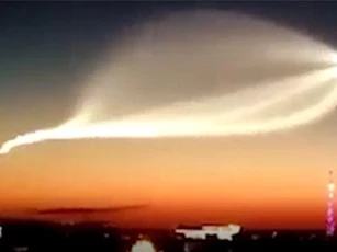 CLIP: Người ngoài hành tinh tới Trái đất để xem bóng đá?