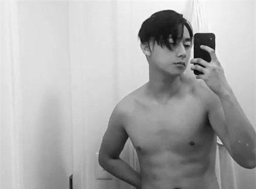 Tự tin cởi áo khoe body nhưng Rocker Nguyễn lại gây tiếc nuối vì mãi vẫn chưa lấy lại thân hình cực phẩm