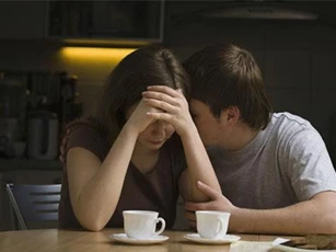 Mẹ chồng cũ từng chửi mắng thậm tệ khi biết tôi ly hôn, nhưng khi gặp lại con trai mình trong bộ dạng rách rưới, bà bật khóc nức nở