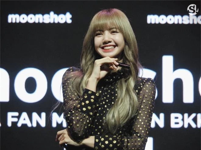 Giữa lùm xùm BLACKPINK, em gái quốc tế Lisa chứng minh nhân cách vàng chỉ bằng 1 hành động ở sự kiện cá nhân - Ảnh 1.